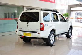 2013款日产帕拉丁2.4L手动标准型四驱(国四)