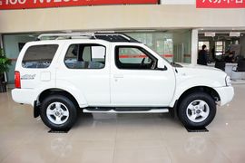 2013款日产帕拉丁2.4L手动标准型四驱(国四)