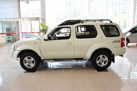 2013款日产帕拉丁2.4L手动标准型四驱(国四)