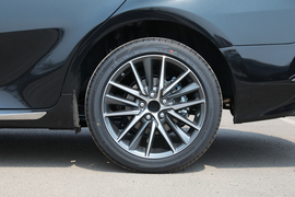 2023款丰田凯美瑞