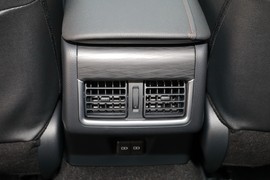 2023款丰田凯美瑞