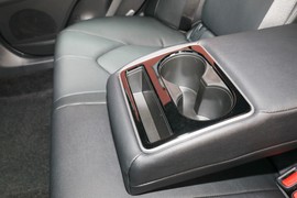 2023款丰田凯美瑞