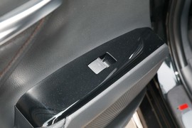 2023款丰田凯美瑞