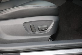 2023款丰田凯美瑞