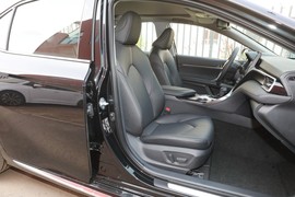 2023款丰田凯美瑞