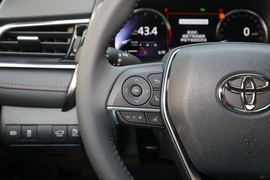 2023款丰田凯美瑞