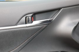 2023款丰田凯美瑞