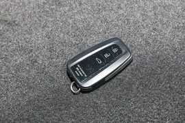 2023款丰田凯美瑞