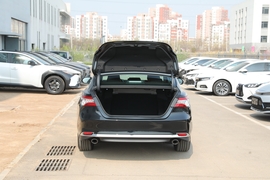 2023款丰田凯美瑞