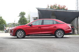 2023款红旗E-QM5