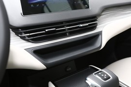 2023款红旗E-QM5