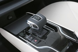 2023款红旗E-QM5