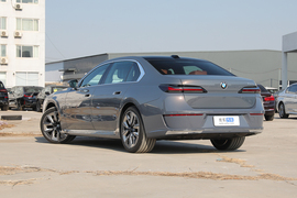2023款宝马740Li