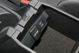 2023款丰田卡罗拉锐放