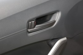 2023款丰田卡罗拉锐放