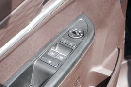 2023款北汽制造王牌M7