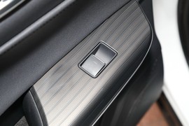 2023款丰田凌放HARRIER