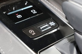 2023款丰田凌放HARRIER