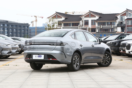2023款比亚迪驱逐舰05