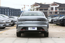 2023款比亚迪驱逐舰05