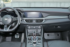 2023款阿尔法·罗密欧Stelvio斯坦维