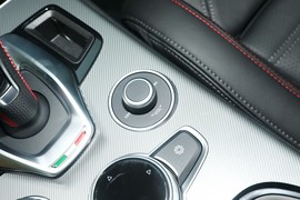 2023款阿尔法·罗密欧Stelvio斯坦维