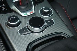 2023款阿尔法·罗密欧Stelvio斯坦维