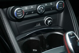 2023款阿尔法·罗密欧Stelvio斯坦维