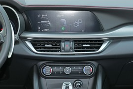 2023款阿尔法·罗密欧Stelvio斯坦维