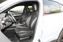 2023款阿尔法·罗密欧Stelvio斯坦维