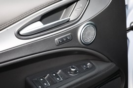 2023款阿尔法·罗密欧Stelvio斯坦维