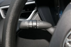 2023款丰田卡罗拉锐放