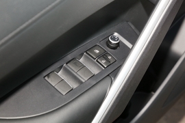 2023款丰田卡罗拉锐放