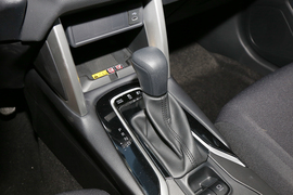 2023款丰田卡罗拉锐放