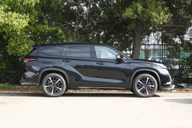 2023款丰田皇冠陆放