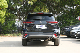 2023款丰田皇冠陆放