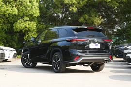 2023款丰田皇冠陆放