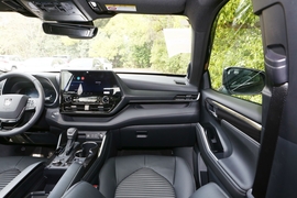 2023款丰田皇冠陆放