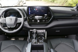 2023款丰田皇冠陆放