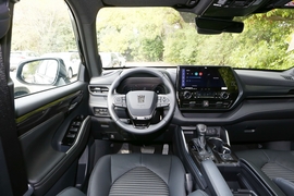 2023款丰田皇冠陆放