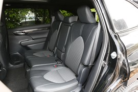 2023款丰田皇冠陆放