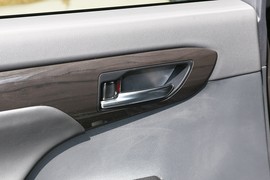 2023款丰田皇冠陆放