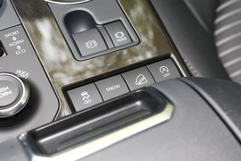 2023款丰田皇冠陆放