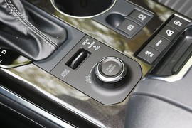 2023款丰田皇冠陆放