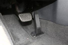 2023款丰田皇冠陆放