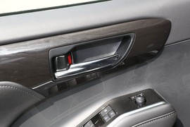 2023款丰田皇冠陆放