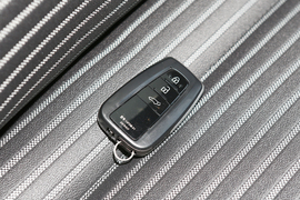 2023款丰田皇冠陆放