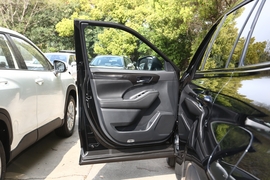 2023款丰田皇冠陆放