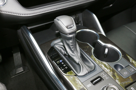 2023款丰田皇冠陆放