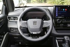 2023款丰田皇冠陆放